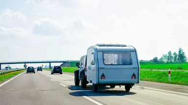 Levné pumpy, prázdné silnice a překvapení na hranicích: Karavanová výprava do Polska má nová pravidla!