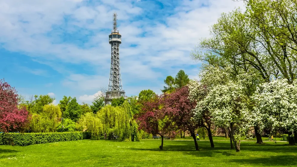 Nádherná petřínská rozhledna stojí za vaší návštěvu.