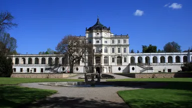 Tento zámek je jako z pohádky.