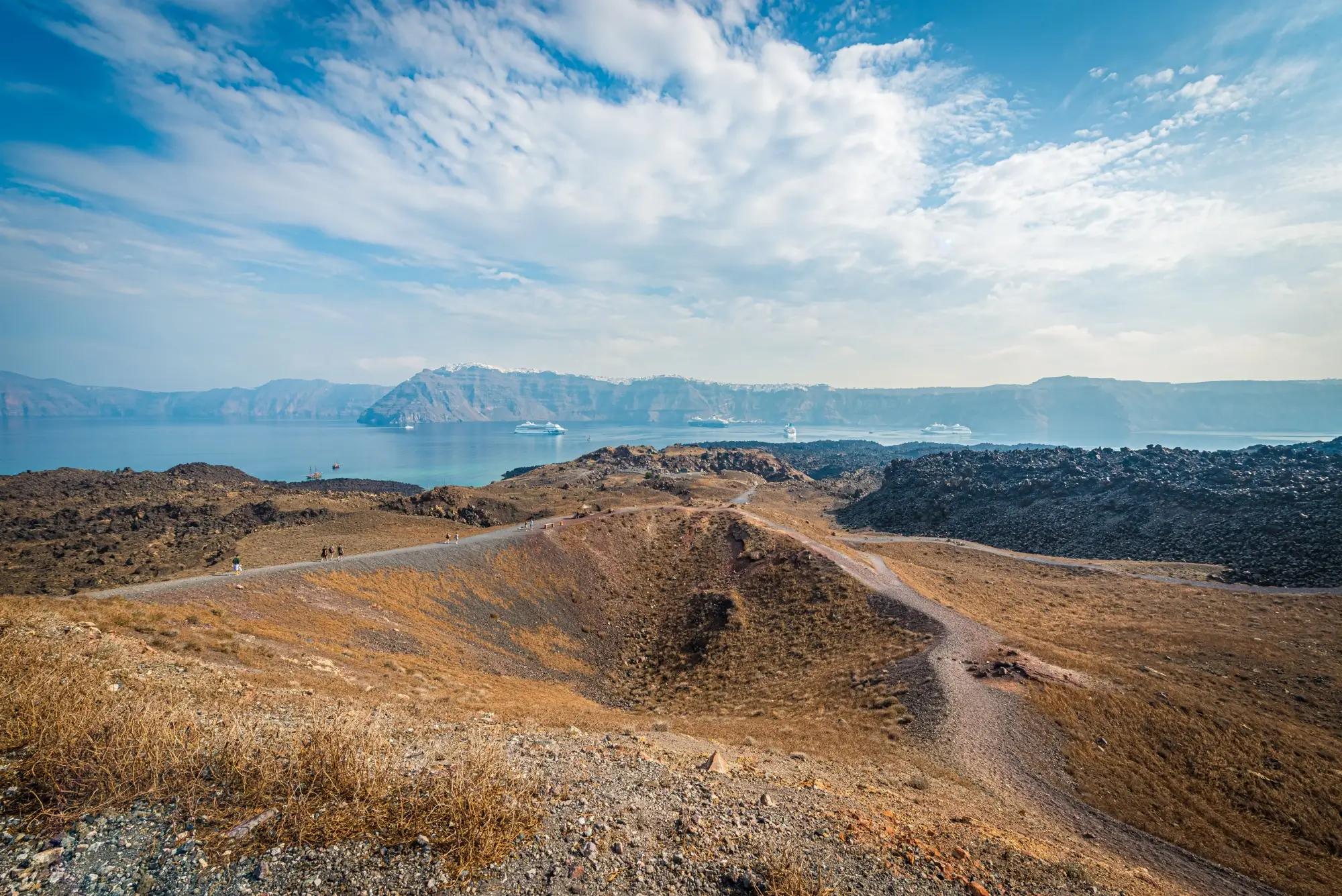 Pohled na sopečný kráter