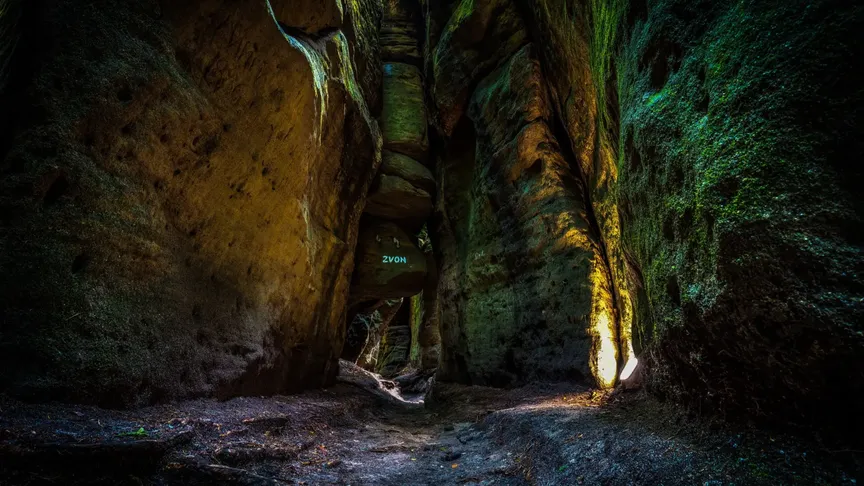 nitro pískovcové jeskyně