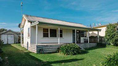 Jenže pod pozemkem byla městská kanalizace.