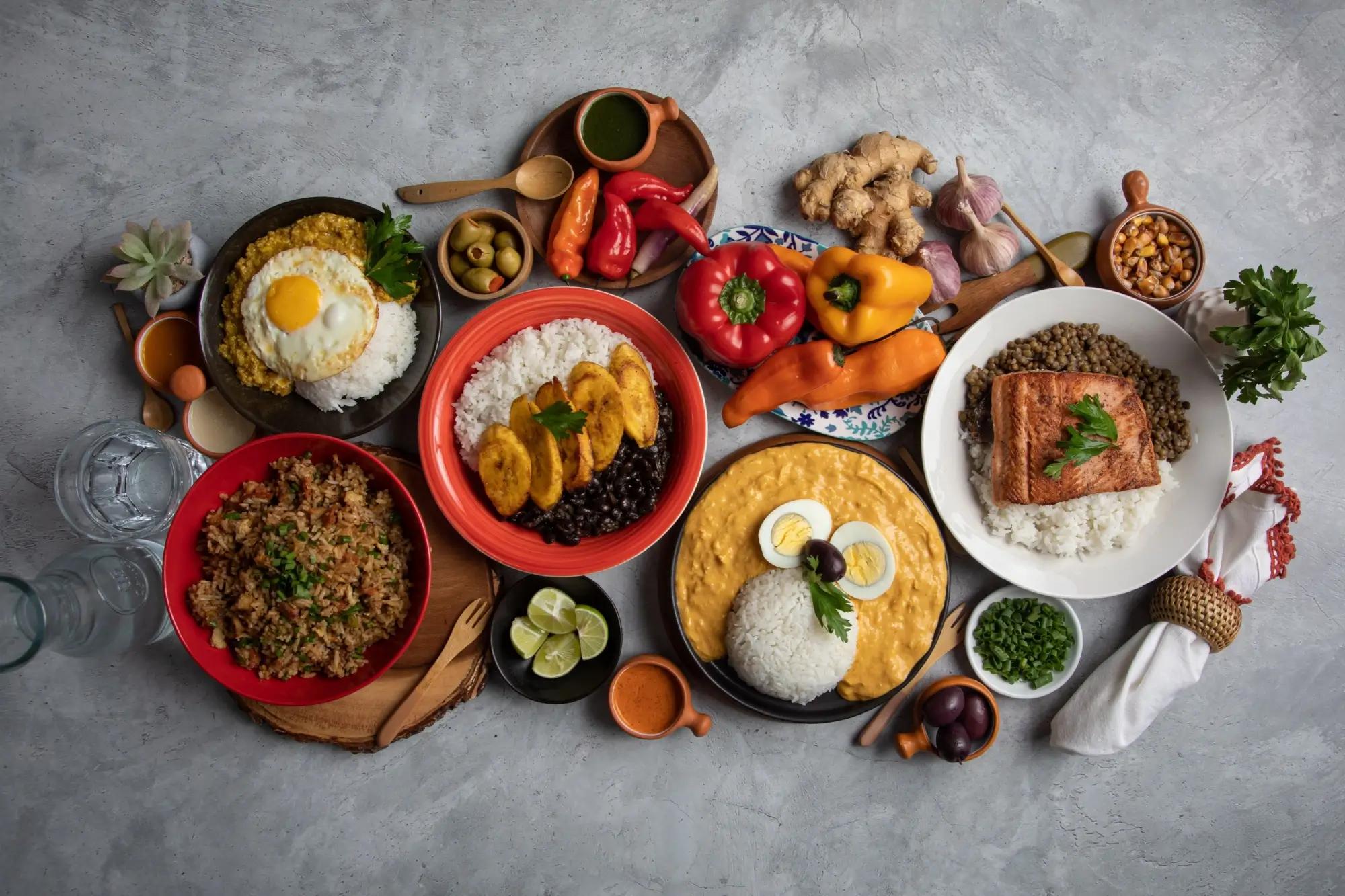 Různé pokrmy na stole