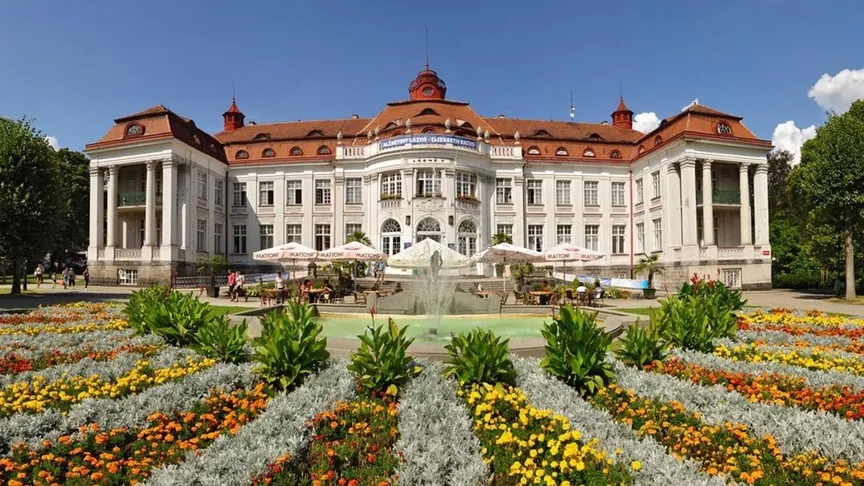 Lázně byly založeny už v roce 1906 a získaly jméno podle slavné císařovny Alžběty Bavorské, známé jako Sissi.