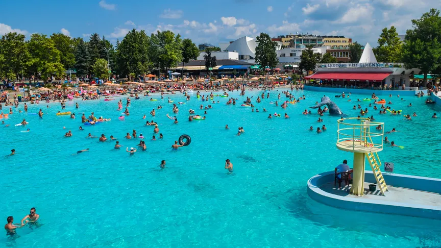 Evropský unikát, který turisté často přehlížejí. Největší termály neleží v horách, ale v rovinaté krajině daleko od moře.