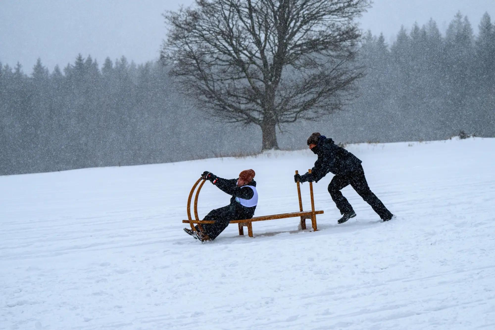 V posledních dnech také děti potěšila neobvyklá sněhová nadílka. Zdroj: shutterstock.com