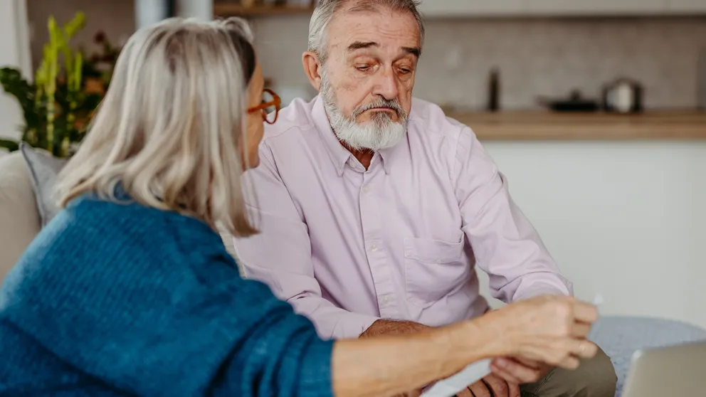Tohle čekal málokdo: Valorizace důchodů v roce 2026 může zamíchat kartami. Experti varují před jednou zásadní změnou